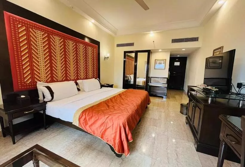 The Lalit Laxmi Vilas Palace