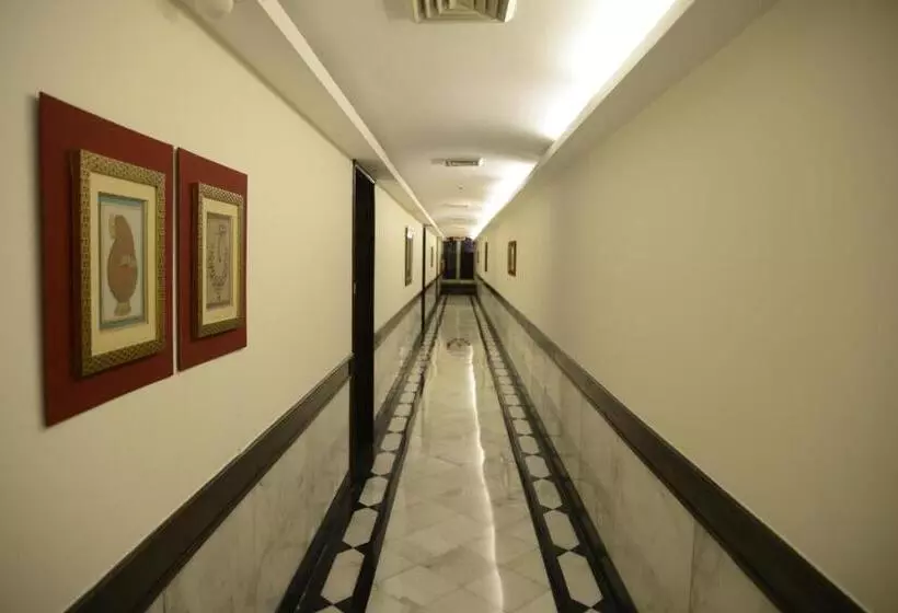 Fotos del hotel The Lalit Laxmi Vilas Palace:  2