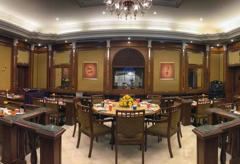 Fotos del hotel The Lalit Laxmi Vilas Palace:  3