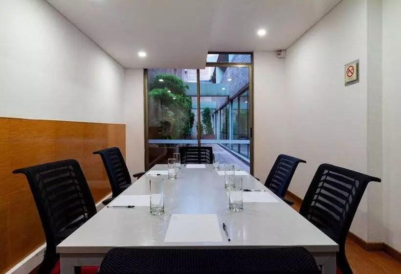 Fotos del hotel Madisson Inn  & Luxury Suites:  7