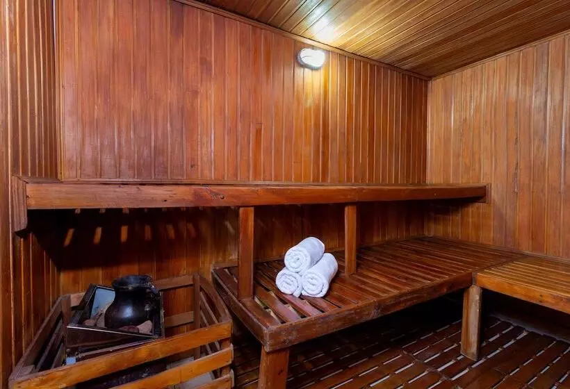 Fotos del hotel Madisson Inn  & Luxury Suites:  5