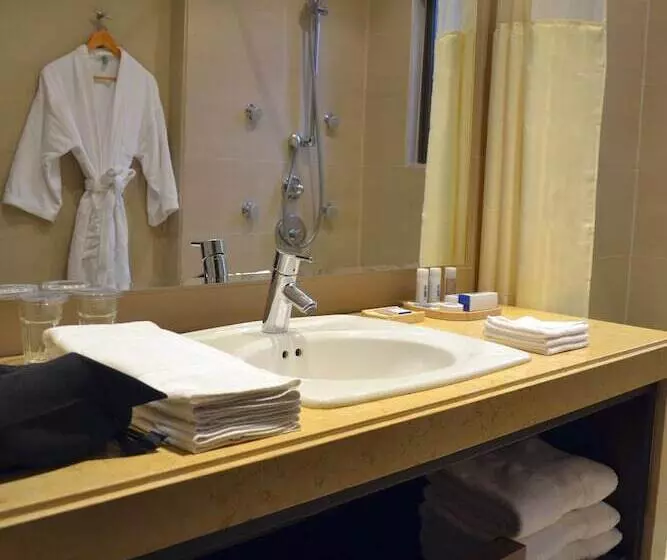 Fotos del hotel Madisson Inn  & Luxury Suites:  17