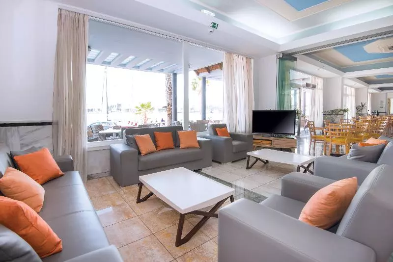 Fotos del hotel Kosta Palace:  2