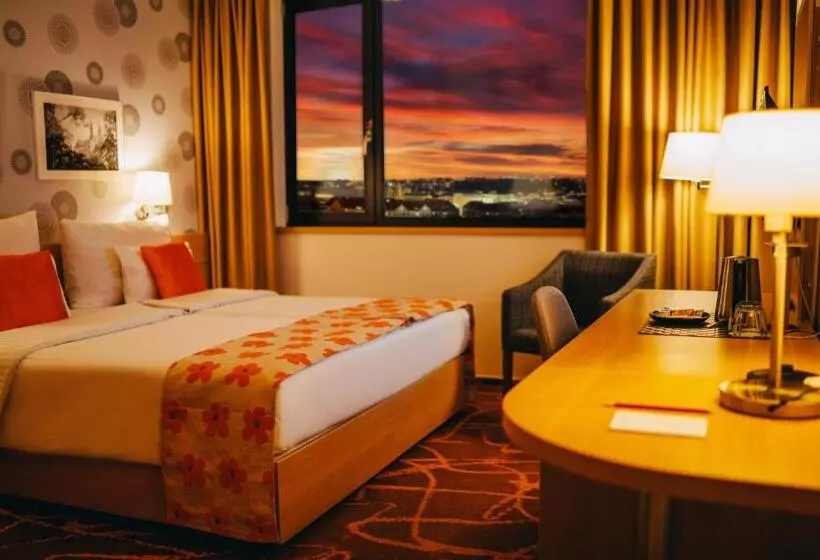 Iris  Eden  Czech Leading S