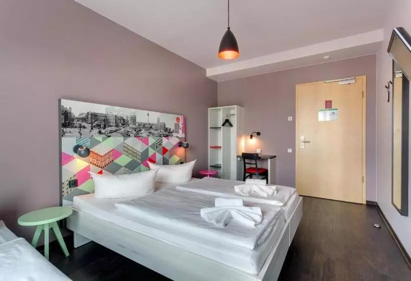 Fotos del hotel Meininger Hotel Berlin Alexanderplatz:  2