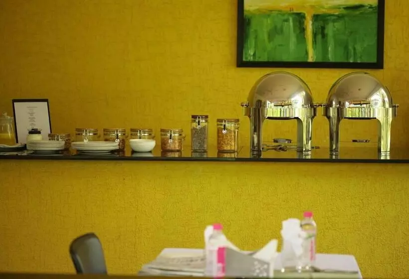 Fotos del hotel Justa Off Mg Road:  3