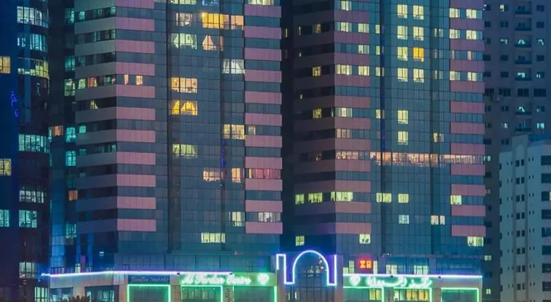 Fotos del hotel Golden Tulip  Apartments:  15