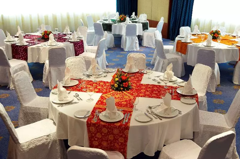 Fotos del hotel Golden Tulip  Apartments:  21