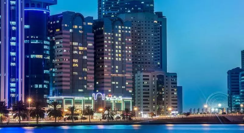 Fotos del hotel Golden Tulip  Apartments:  19