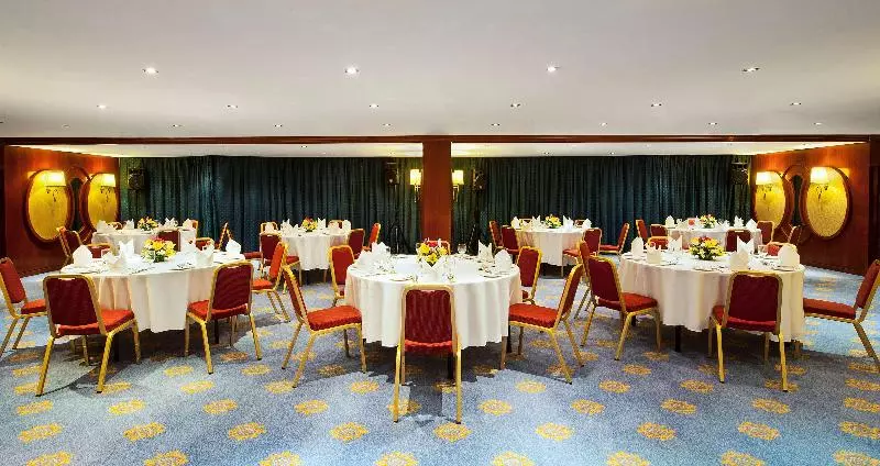 Fotos del hotel Golden Tulip  Apartments:  18