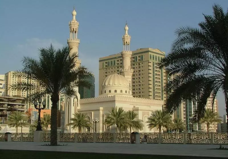 Fotos del hotel Golden Tulip  Apartments:  22