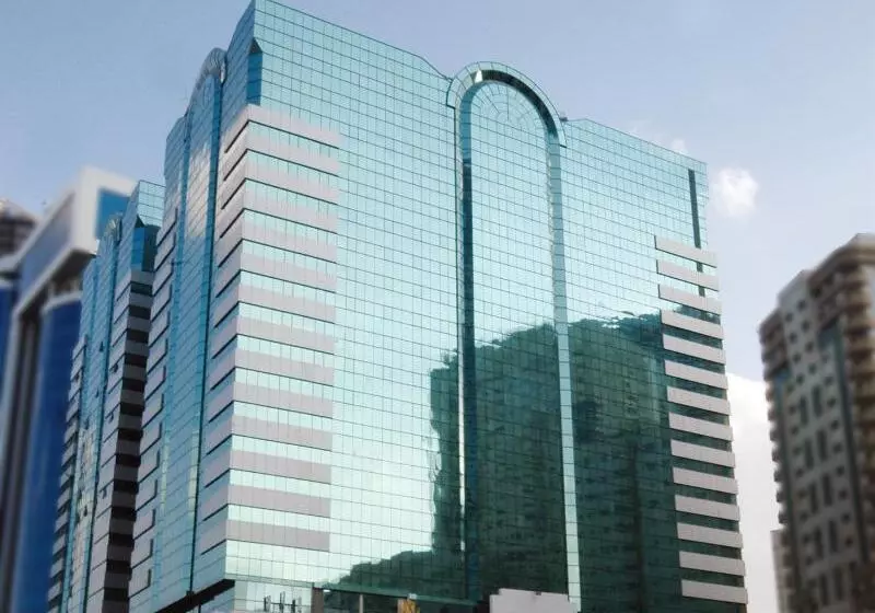 Fotos del hotel Golden Tulip  Apartments:  14