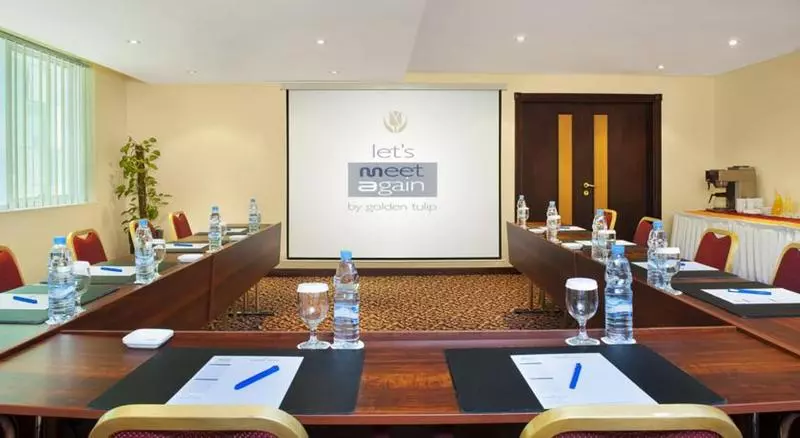 Fotos del hotel Golden Tulip  Apartments:  6