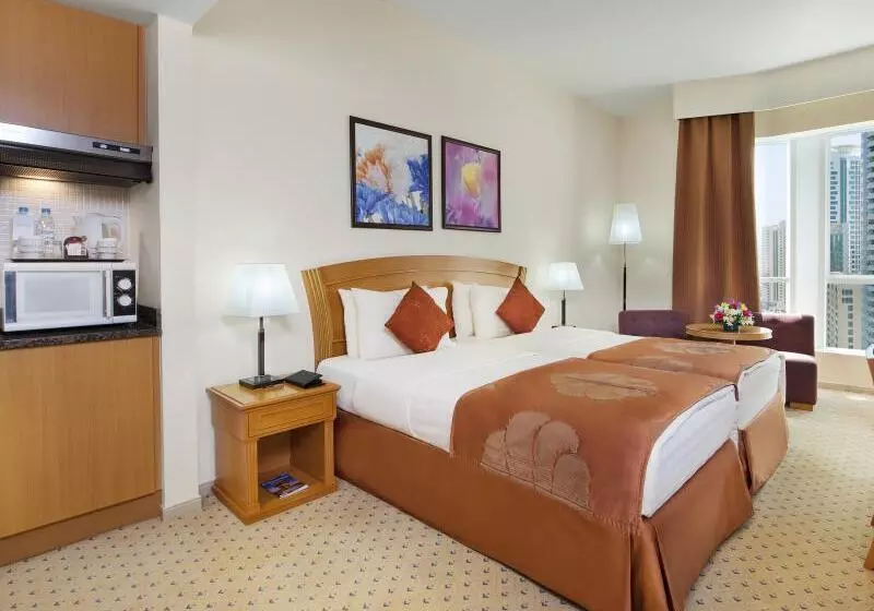 Fotos del hotel Golden Tulip  Apartments:  2