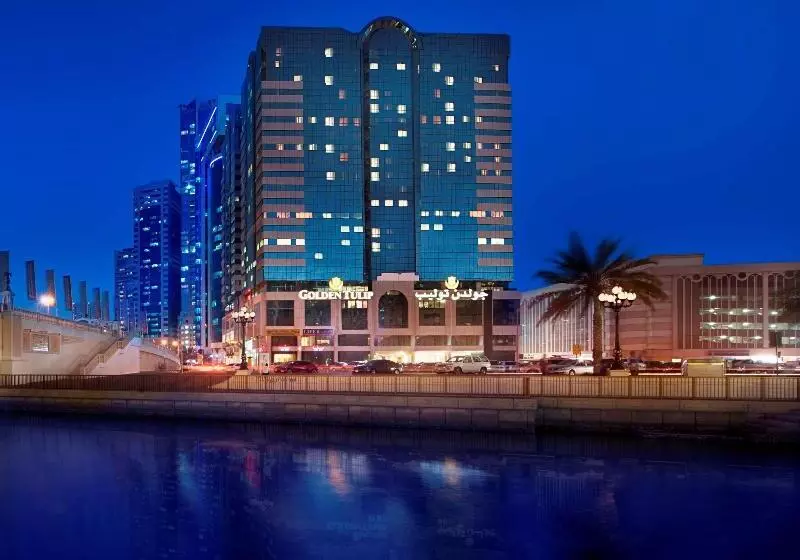 Fotos del hotel Golden Tulip  Apartments:  9