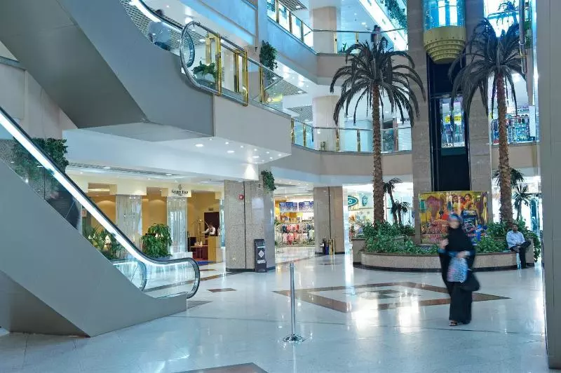 Fotos del hotel Golden Tulip  Apartments:  20