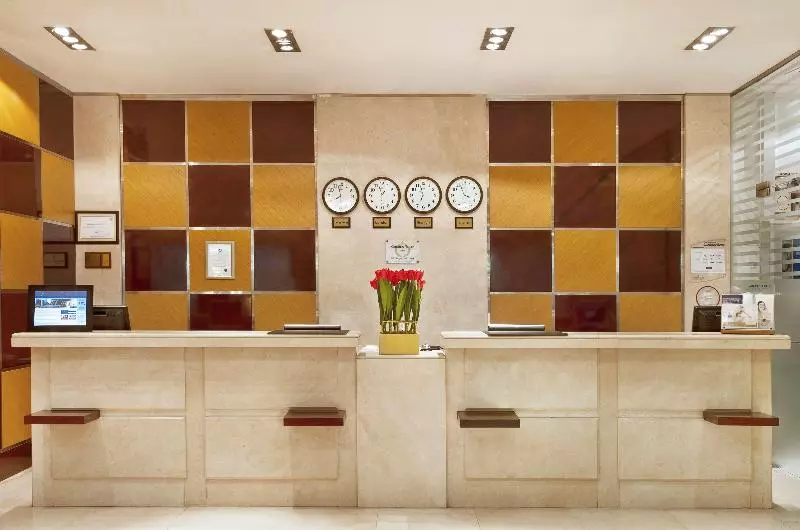 Fotos del hotel Golden Tulip  Apartments:  13