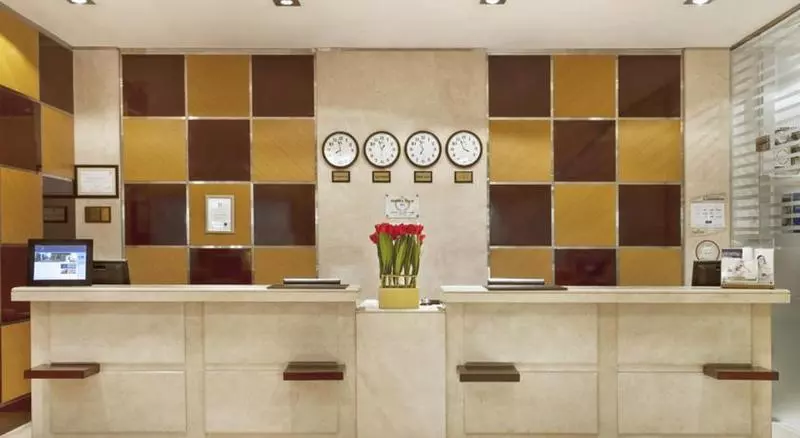 Fotos del hotel Golden Tulip  Apartments:  7