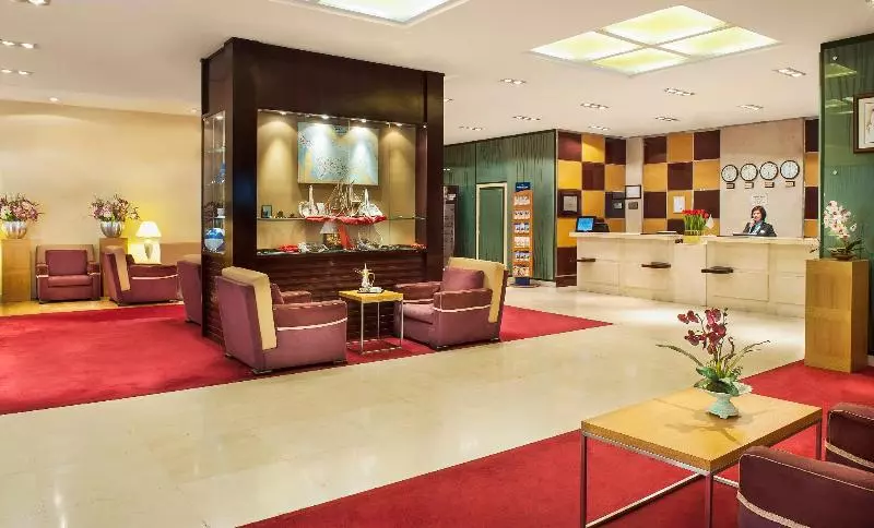 Fotos del hotel Golden Tulip  Apartments:  10