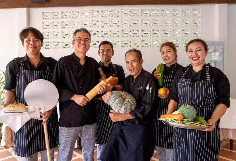 Fotos del hotel Lanta Palace Resort And Beach Club:  22