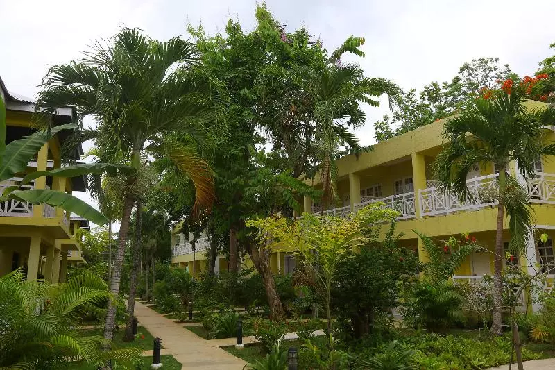 Fotos del hotel Merrils Beach Resorts Lll:  17