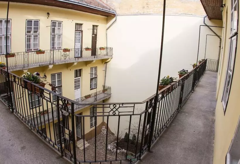 Fotos del hotel Central Hotel 21 And Apartments:  3