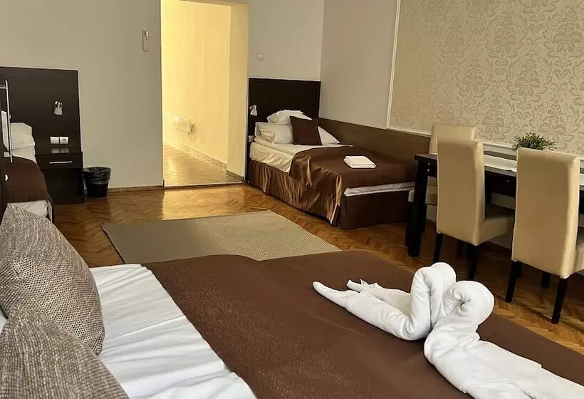 Fotos del hotel Central Hotel 21 And Apartments:  16