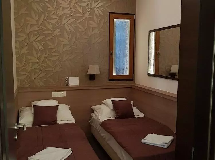 Fotos del hotel Central Hotel 21 And Apartments:  10