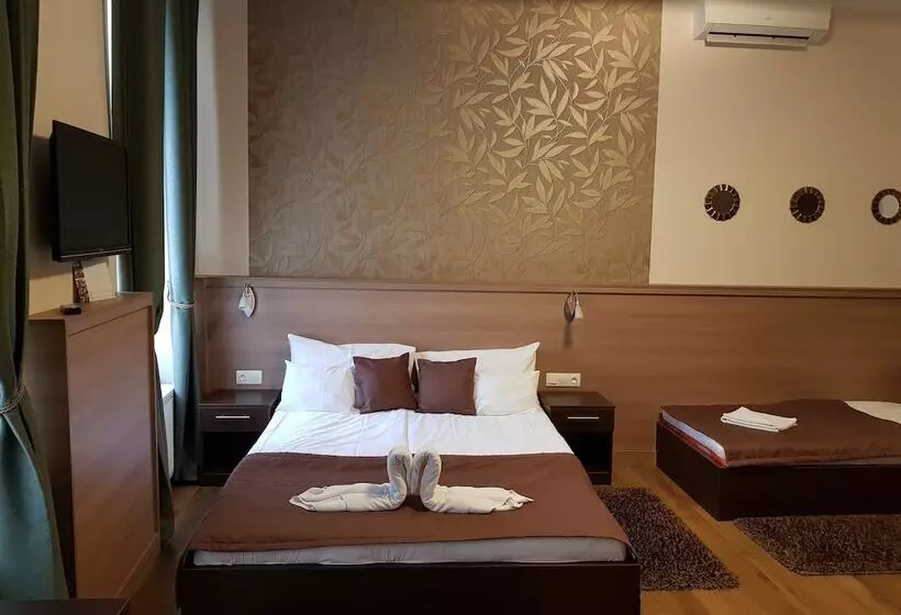 Fotos del hotel Central Hotel 21 And Apartments:  1