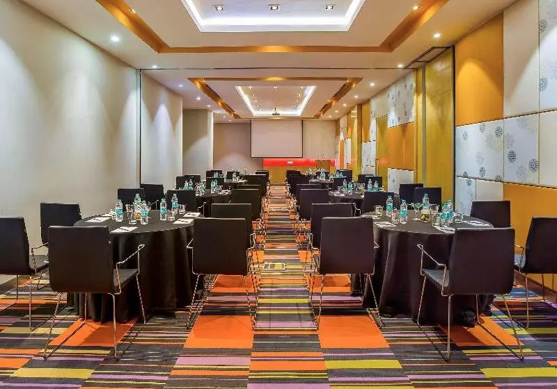 Fotos del hotel Ibis Gurgaon Golf Course Road  An Accor Brand:  14