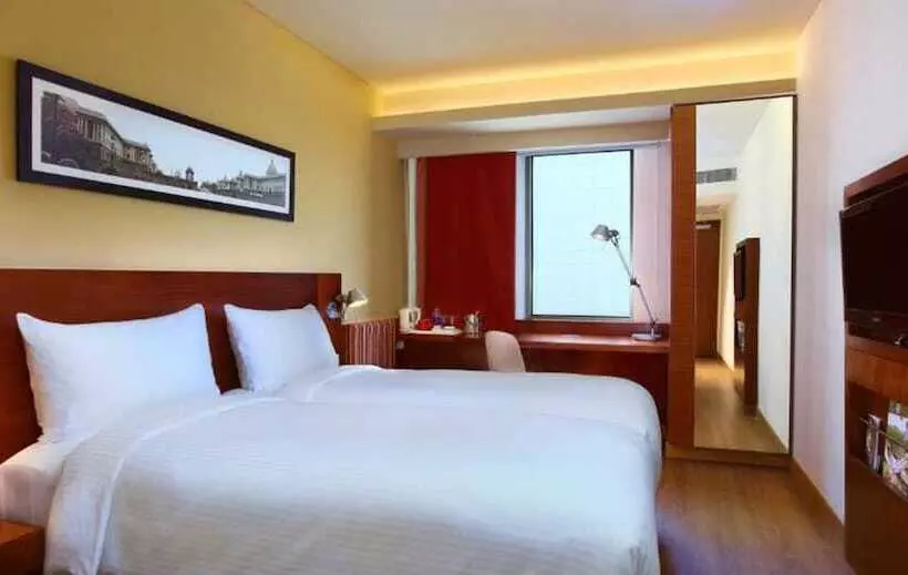 Fotos del hotel Ibis Gurgaon Golf Course Road  An Accor Brand:  2