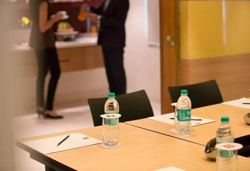 Fotos del hotel Ibis Gurgaon Golf Course Road  An Accor Brand:  23