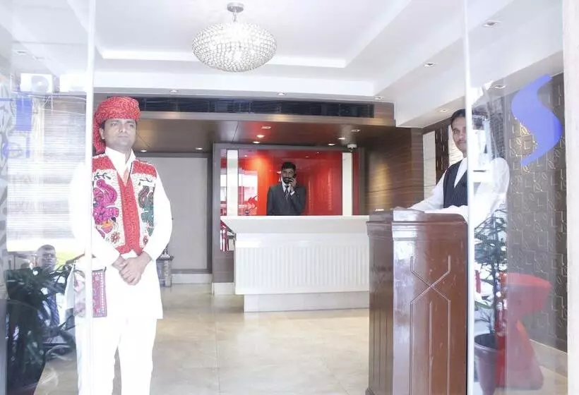 Fotos del hotel Swati Deluxe:  11