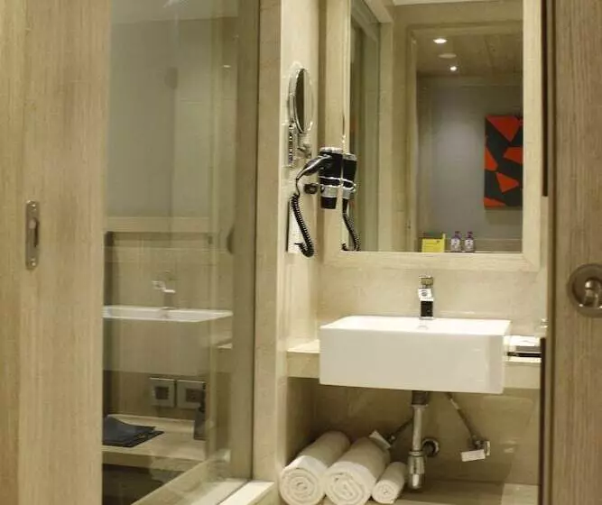 Fotos del hotel Swati Deluxe:  8