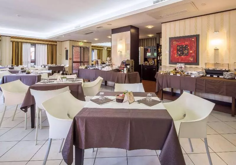 Fotos del hotel Best Western  I Triangoli:  7