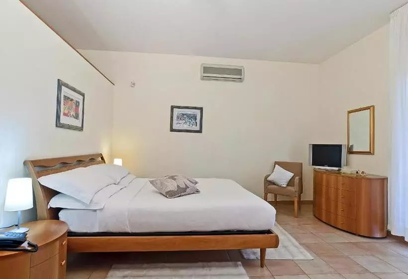 Fotos del hotel Best Western  I Triangoli:  11