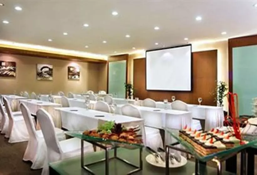 Fotos del hotel Aryaduta Suite Semanggi:  10