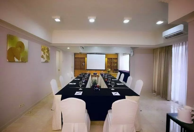 Fotos del hotel Aryaduta Suite Semanggi:  14