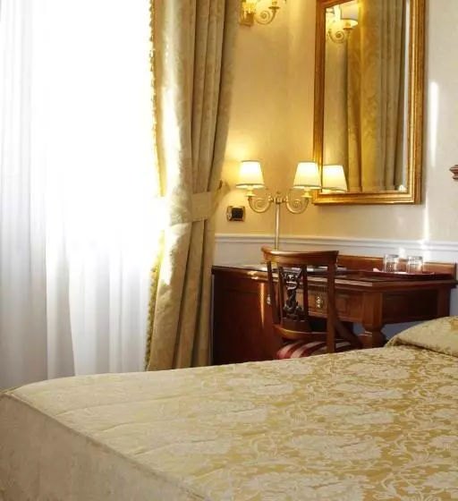 Fotos del hotel Villa Pinciana:  2