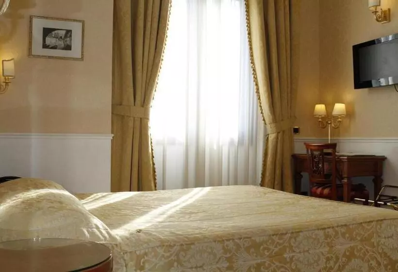 Fotos del hotel Villa Pinciana:  3