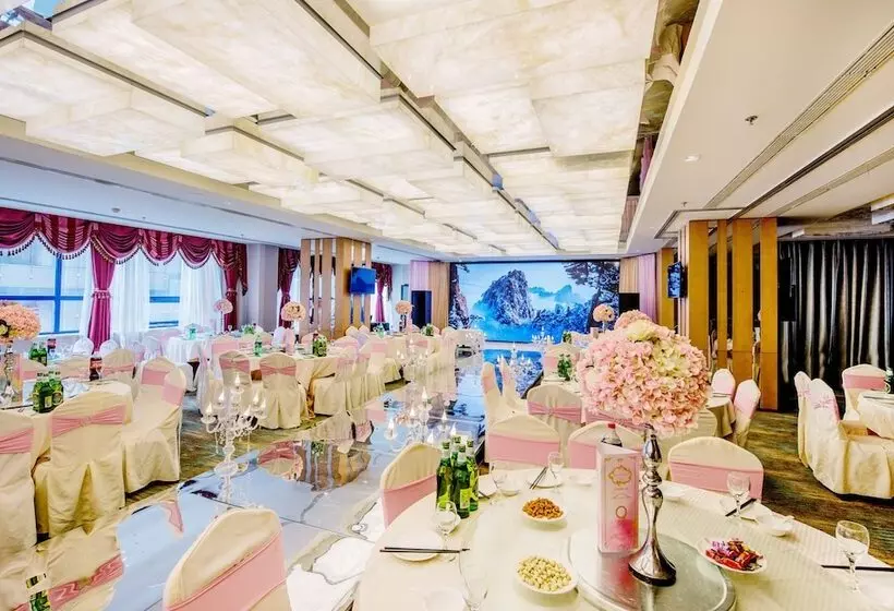 Fotos del hotel Holiday Inn Express Dalian City Centre, An Ihg:  10