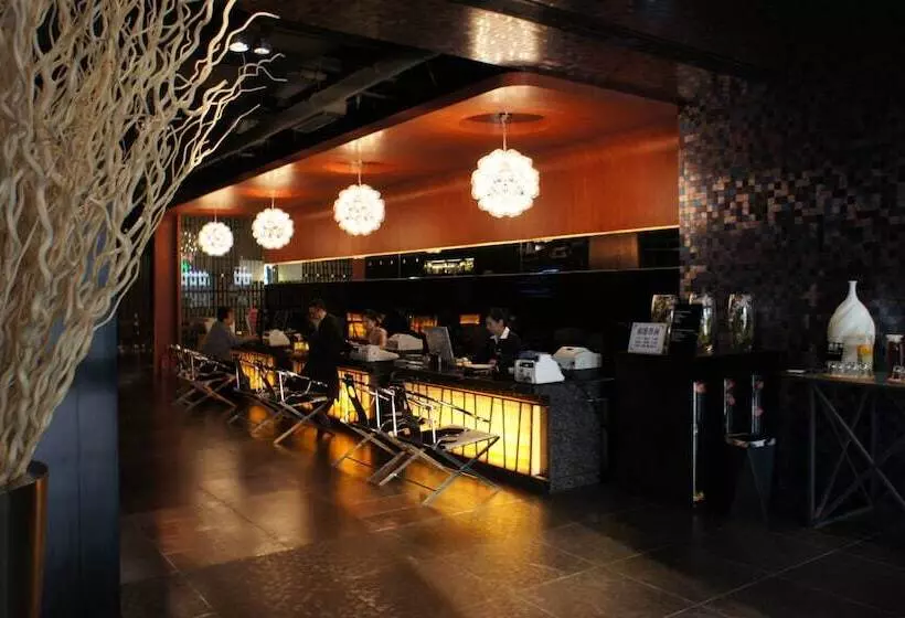 Fotos del hotel Qingdao Housing International Hotel:  2