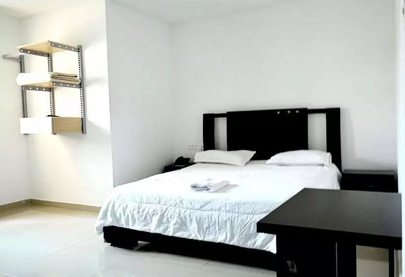 Fotos del hotel Intersuites:  7