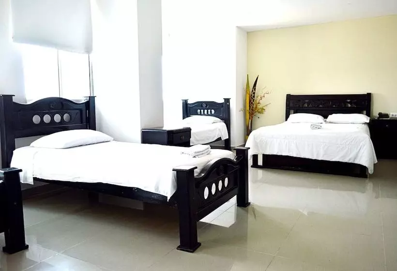 Fotos del hotel Intersuites:  15