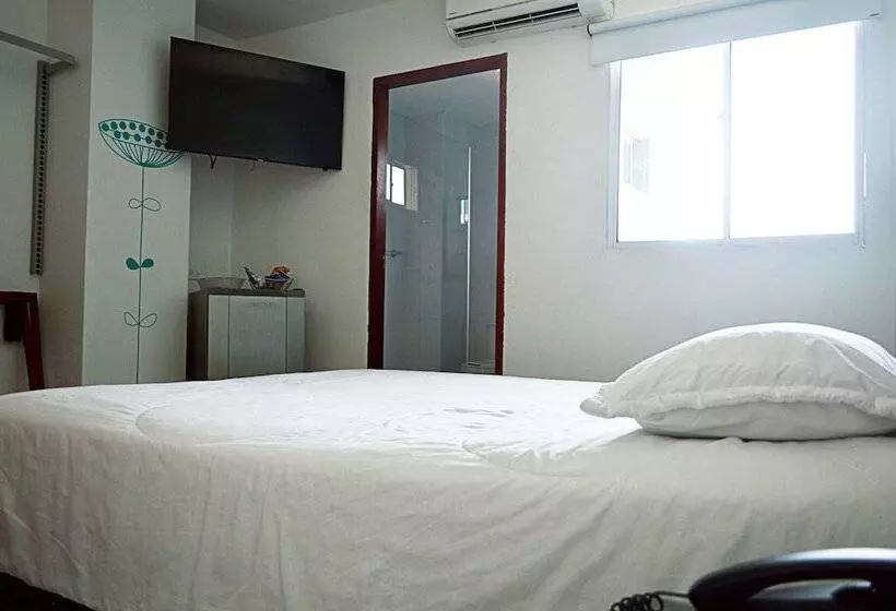 Fotos del hotel Intersuites:  9