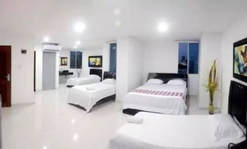 Fotos del hotel Intersuites:  17