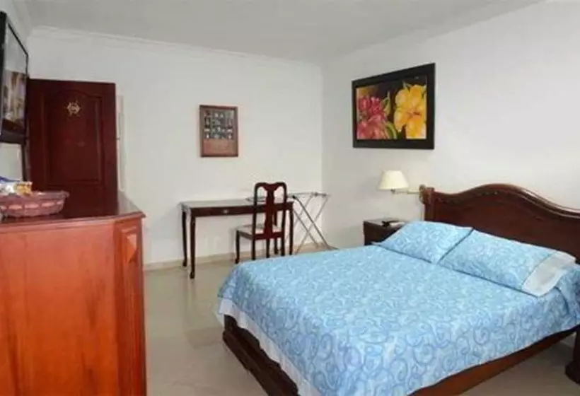 Fotos del hotel Intersuites:  18