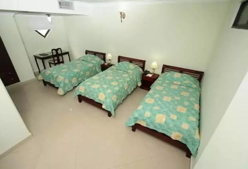 Fotos del hotel Intersuites:  10