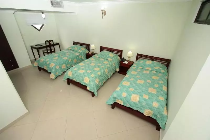 Fotos del hotel Intersuites:  25