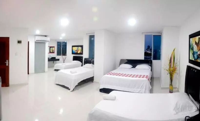 Fotos del hotel Intersuites:  12